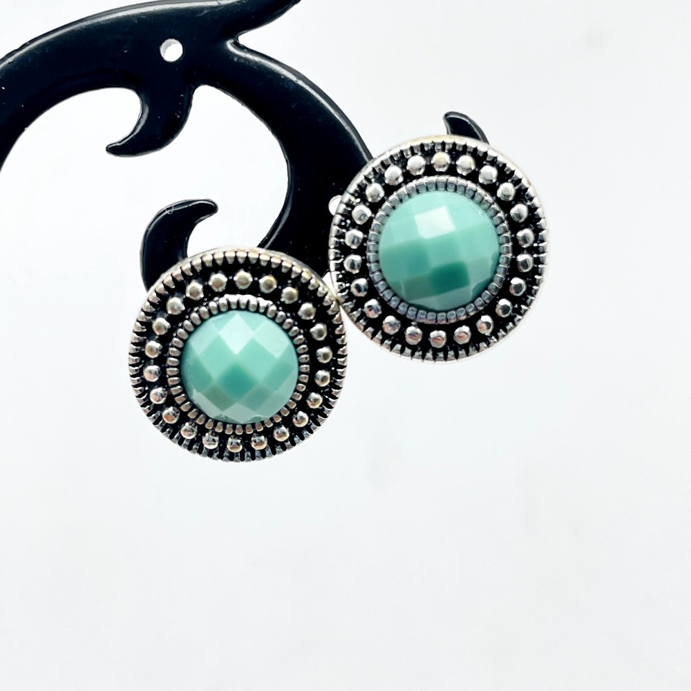 Trifari Teal Cabochon Stud Earrings Silver Tone Round Pierced Vintage On Card